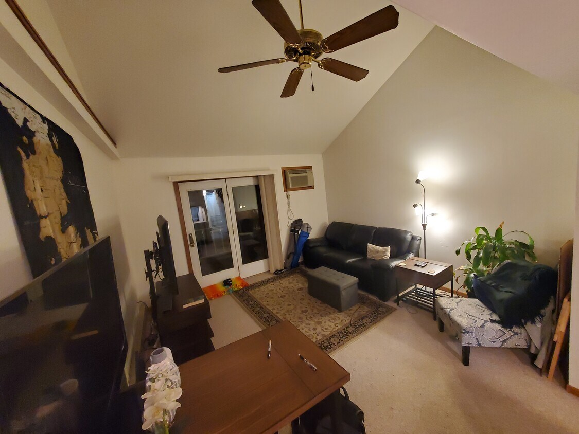 Primary Photo - 432 W Wilson St