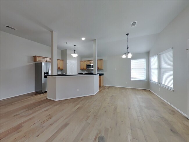 Foto del edificio - 2205 Highland Hills Dr