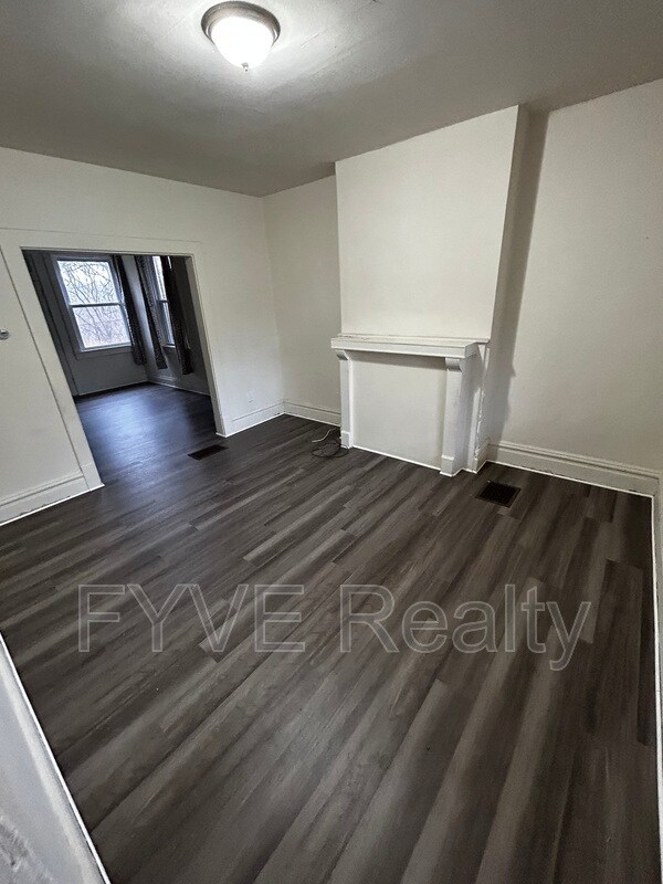 Building Photo - 7317 Woodlawn Ave