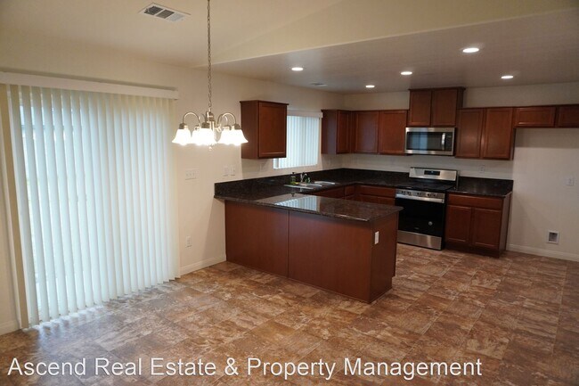 Building Photo - 4 br, 2 bath House - 1101 Guadalupe Ave