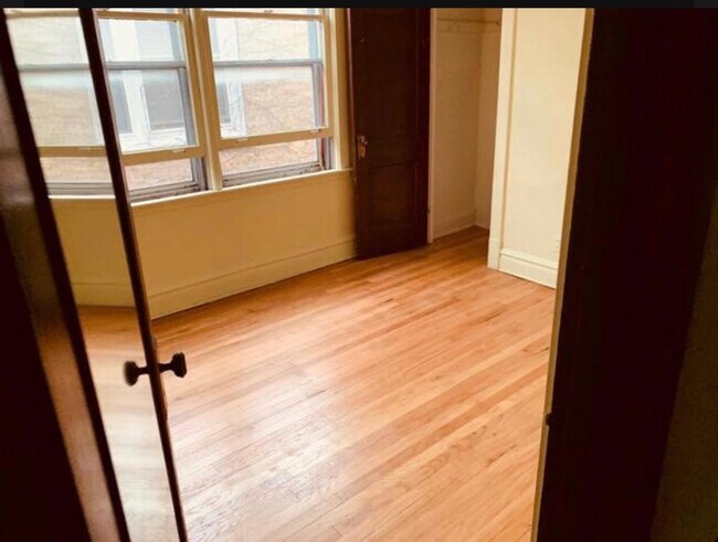 Foto del edificio - 7532 N Winchester Ave