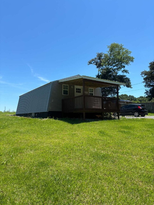 Building Photo - 1043 Ross Ln