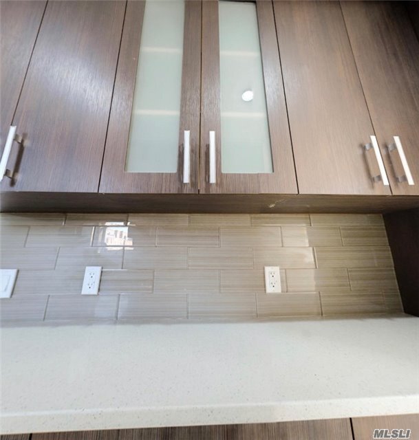 Foto del edificio - 105-01-105-63 63rd Dr