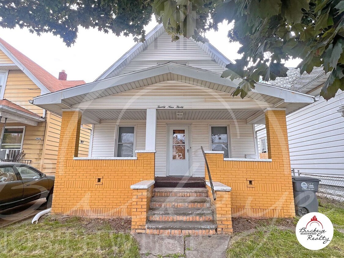 Foto principal - 3 Bedroom House - North Toledo