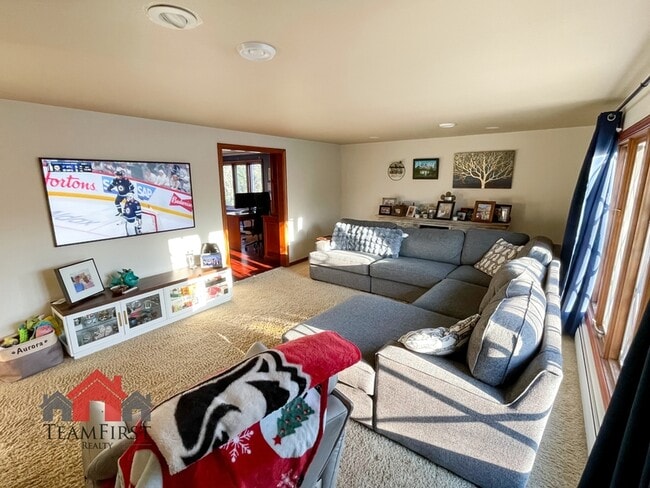 Building Photo - 910 Pine Ridge Dr