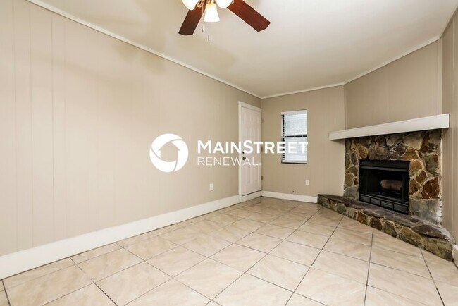 Building Photo - 3 Bedroom Pet-Friendly Home in Orlando, FL with Main Street Renewal