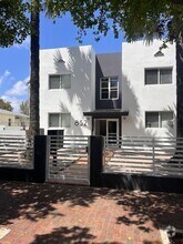 Building Photo - 852 SW 13th Ave