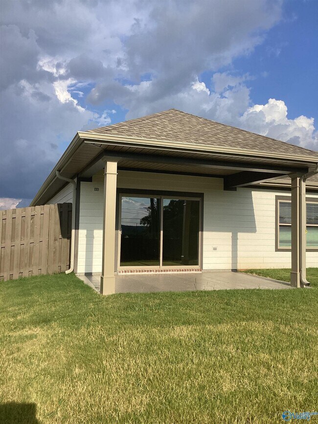 Foto del edificio - 104 Granby Ln