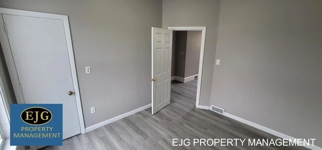 Building Photo - 454 Dubuque St