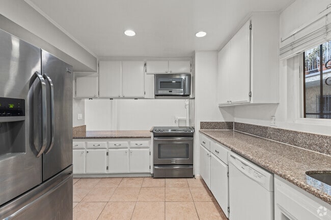 Building Photo - 2354 Fletcher Dr