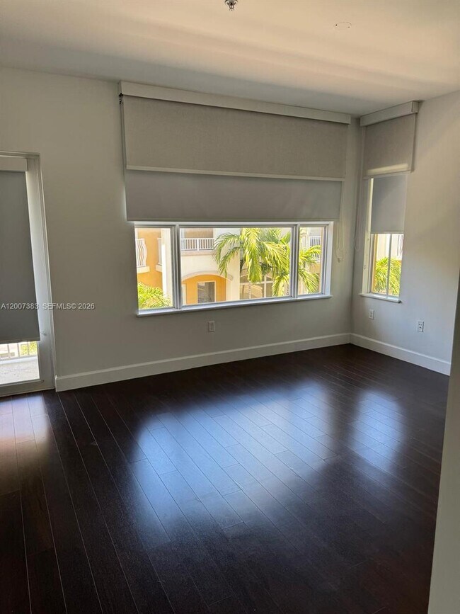 Foto del edificio - 18421 NE 27th Ct