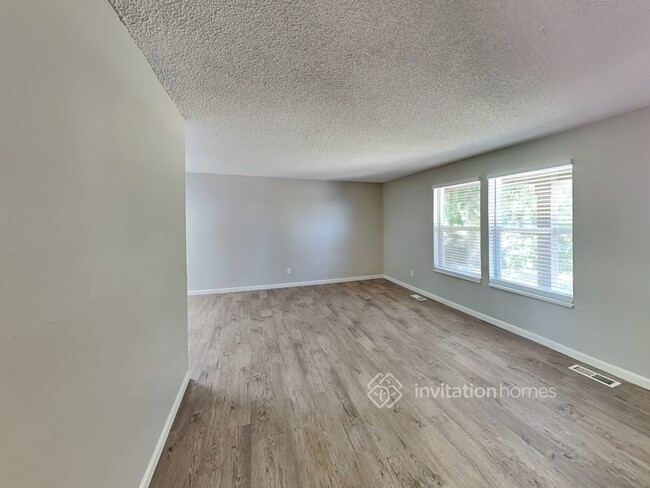 Building Photo - 7675 S Holland Way