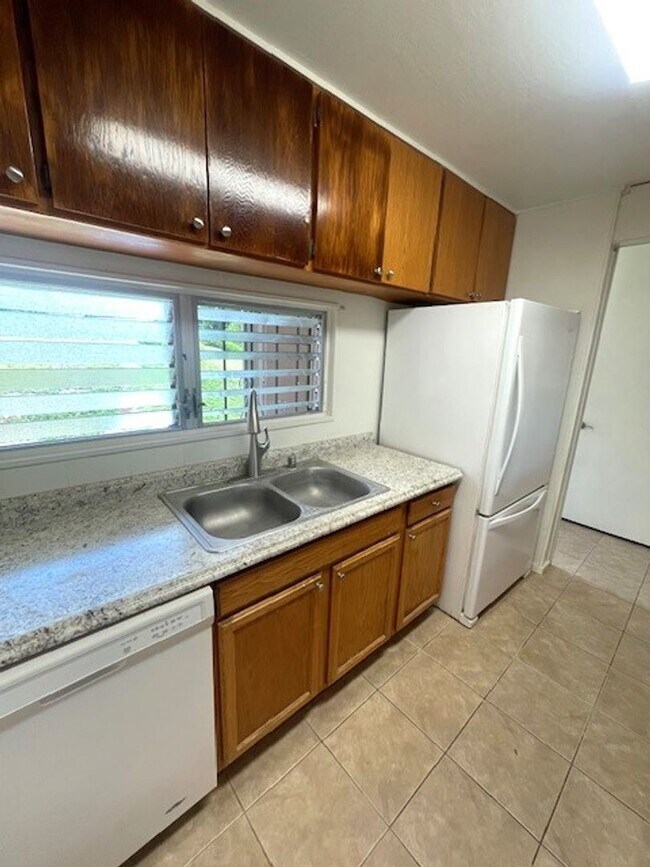 Foto del edificio - 4 bed/ 2 bath Townhome in Makakilo, Utilit...