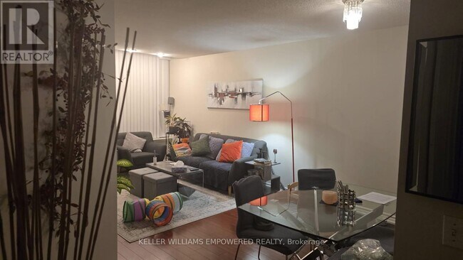 Photo du bâtiment - 81 Townsgate Dr