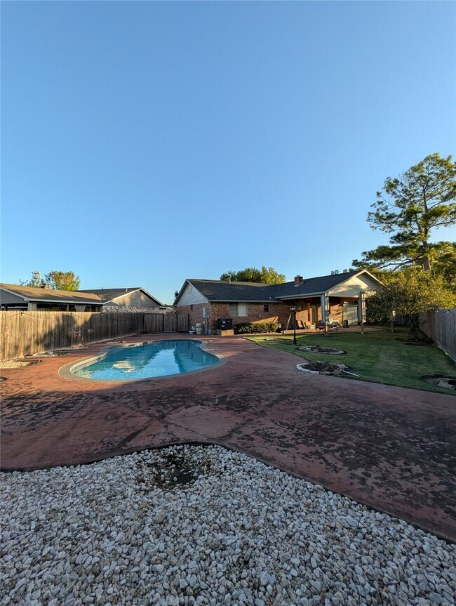 Foto del edificio - 11415 Poplarwood Ct