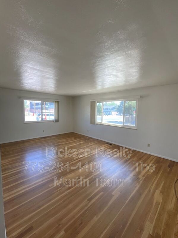 Building Photo - 685 Genoa Ave