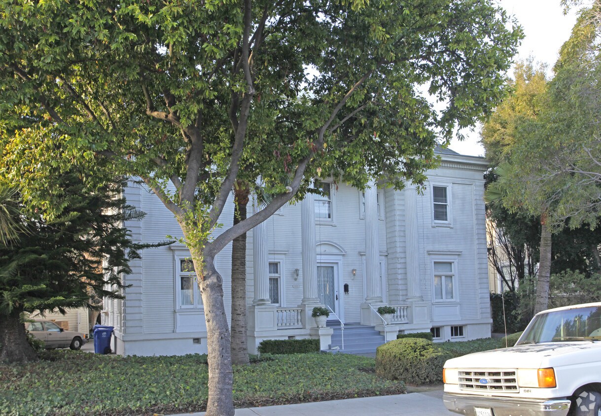 Foto del edificio - 2122 Clinton Ave