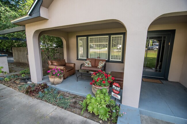 Building Photo - 514 Punahou St