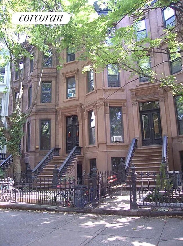 Primary Photo - 131 Clinton Ave