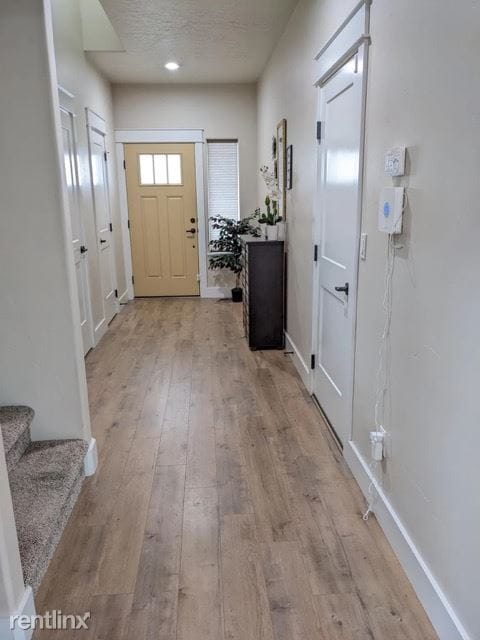 Building Photo - 3 br, 2.5 bath House - 9604 West DeWitt St...