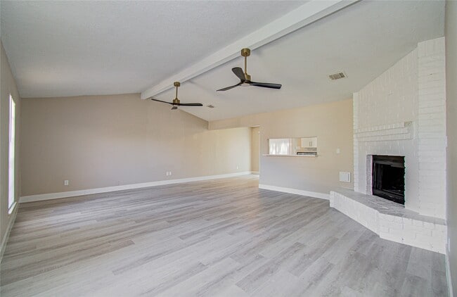 Foto del edificio - 13843 Rosetta Dr