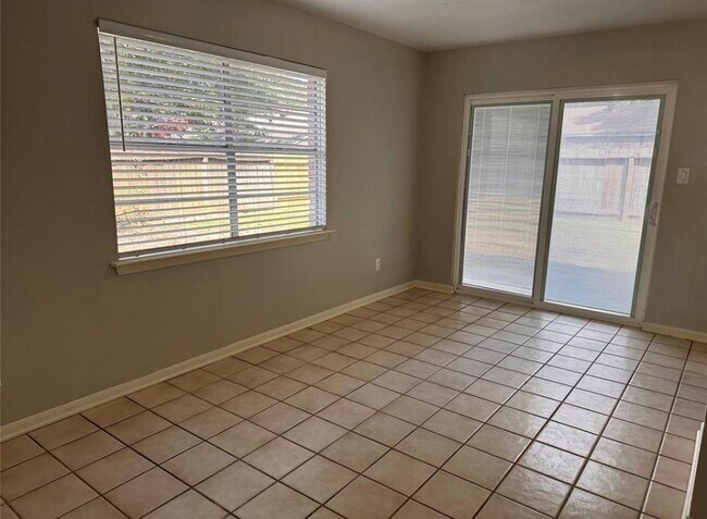 Foto del edificio - 3323 Brookdale Dr