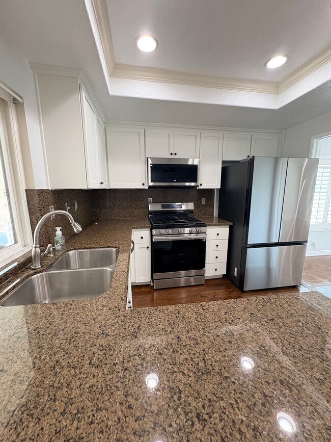 Foto del edificio - Beautiful single story home in Anaheim Hills. MUST SEE