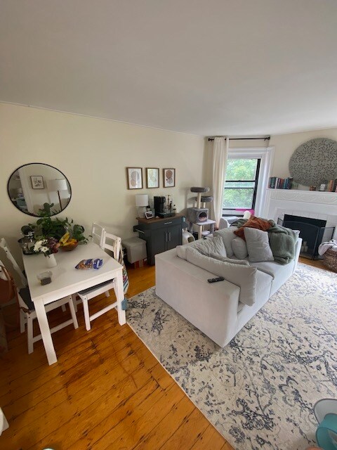 Foto del edificio - 1073 Beacon St