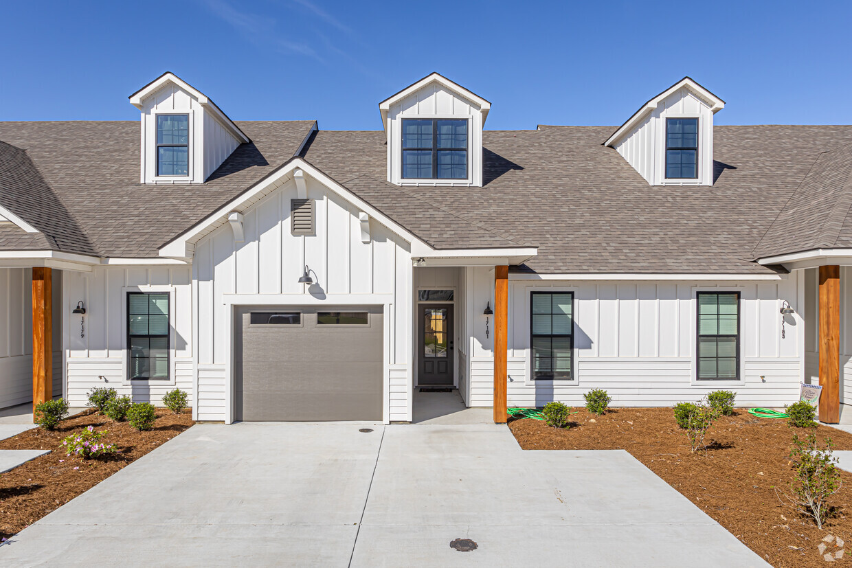 Foto principal - Oak Grove Townhomes