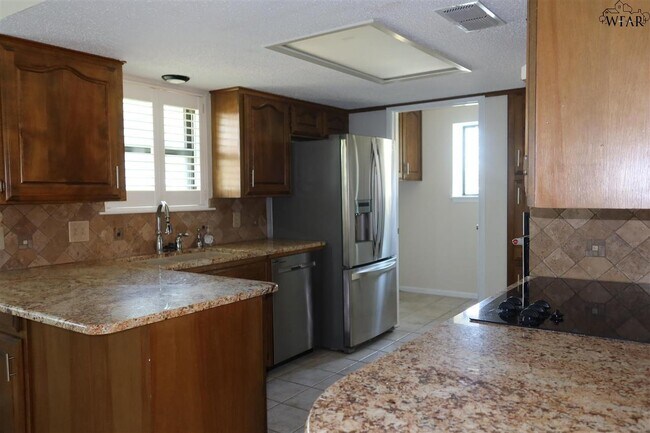 Foto del edificio - 2415 Bryan Glen St