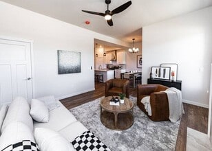 Building Photo - 5722 Villa Lorenzo Dr