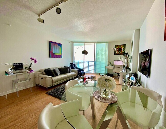 325 S Biscayne Blvd Unit 3917, Miami, FL 33131 Condo for Rent in