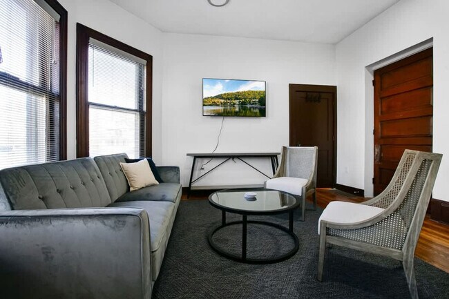 Foto del edificio - 1848 E 89th St