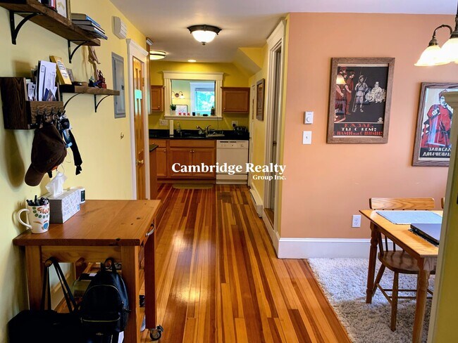 Foto del edificio - 72 Powder House Blvd