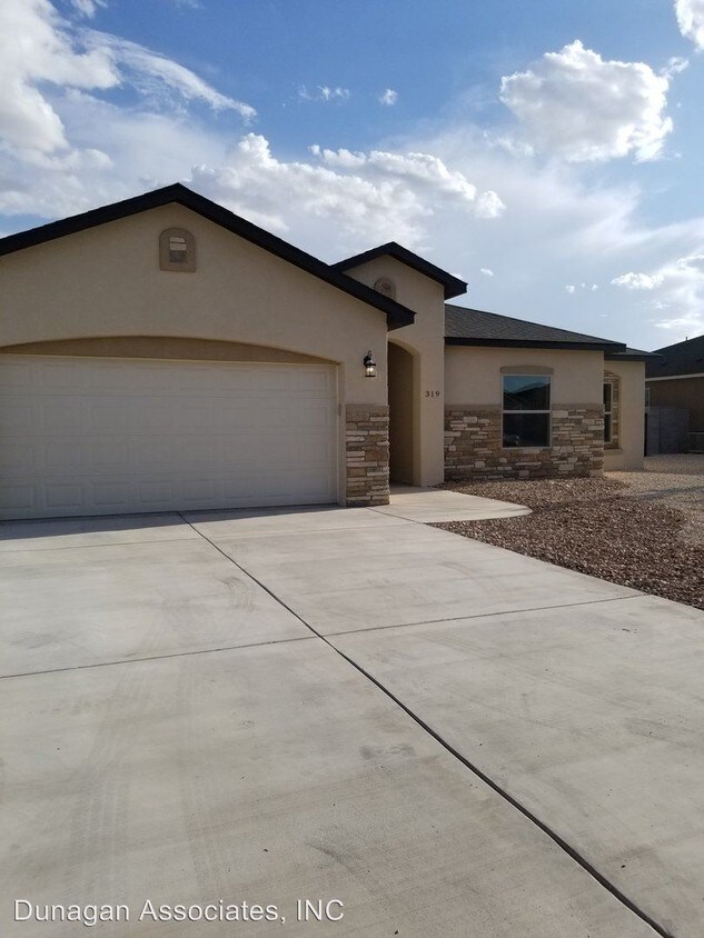 Primary Photo - 3 br, 2 bath House - 319 Baler