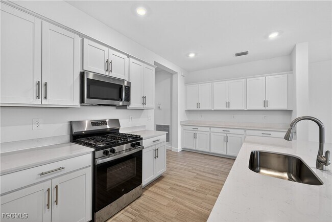 Foto del edificio - 15015 Bluewater Rd