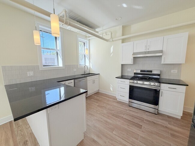 Foto del edificio - 3927 N Pine Grove Ave