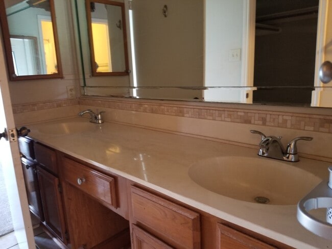 Building Photo - 8435 Sands Point Dr