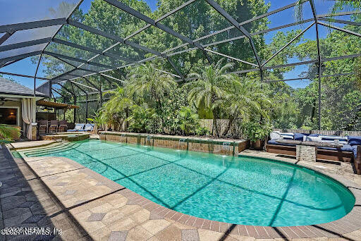 Foto del edificio - 1555 Lakeway Dr