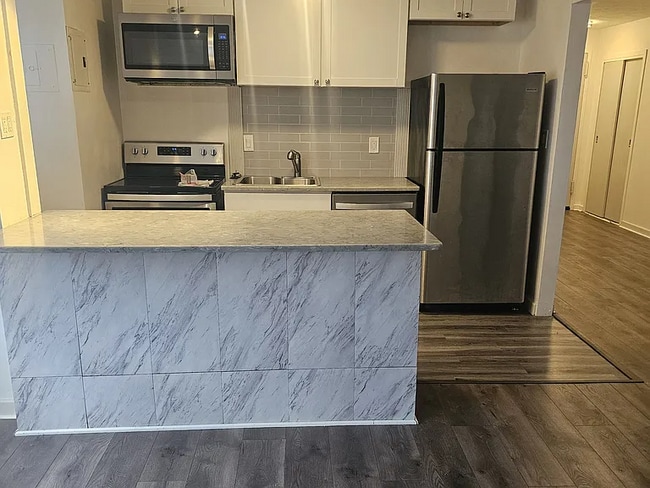 Foto del edificio - 11720 Edgewater Dr