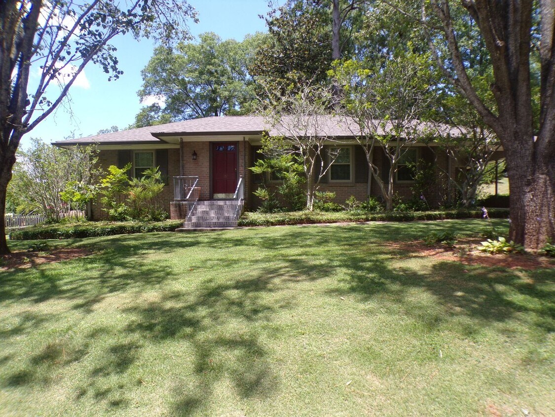 Foto principal - 405 E 3rd St
