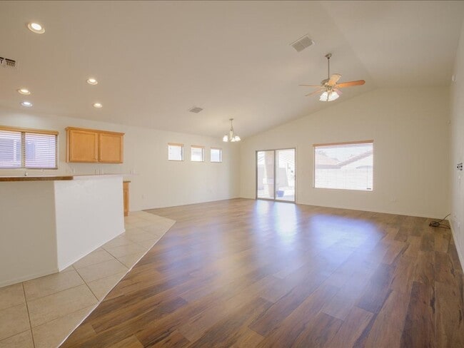 Building Photo - 2 Bedroom 2 Bathroom