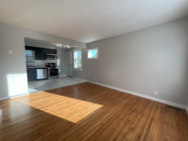 Building Photo - 779 Hayden Dr
