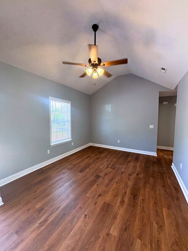 Foto principal - Brand New 3 Bed, 2 Bath Home! Hardwood floors & Stainless Steel Appliances