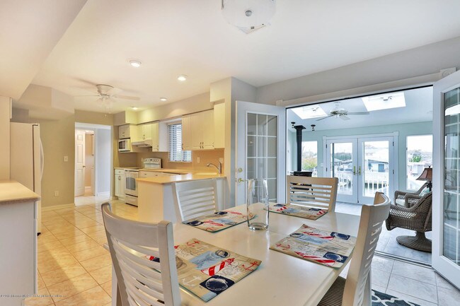 Building Photo - 3 Cadiz Dr