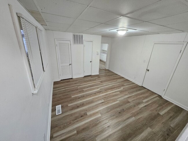 Foto del edificio - 109 E Eichel Ave