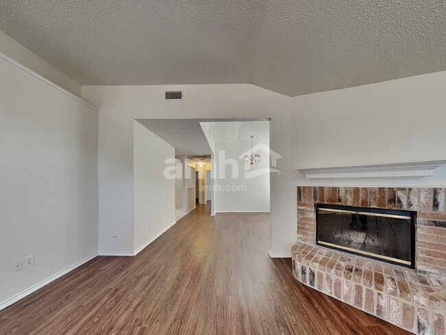 Foto del edificio - 10236 Westward Dr