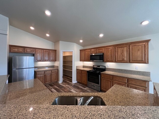 Foto del edificio - ~~Newer 3 BEDROOM Fernley Home~~