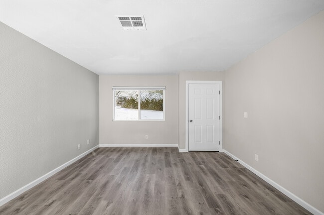 Foto del edificio - 2104 Rosamond Ave Apt 3