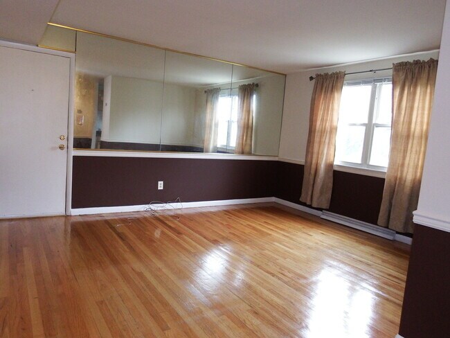 Foto del edificio - Coming Soon!  First Floor Two bedroom Condo